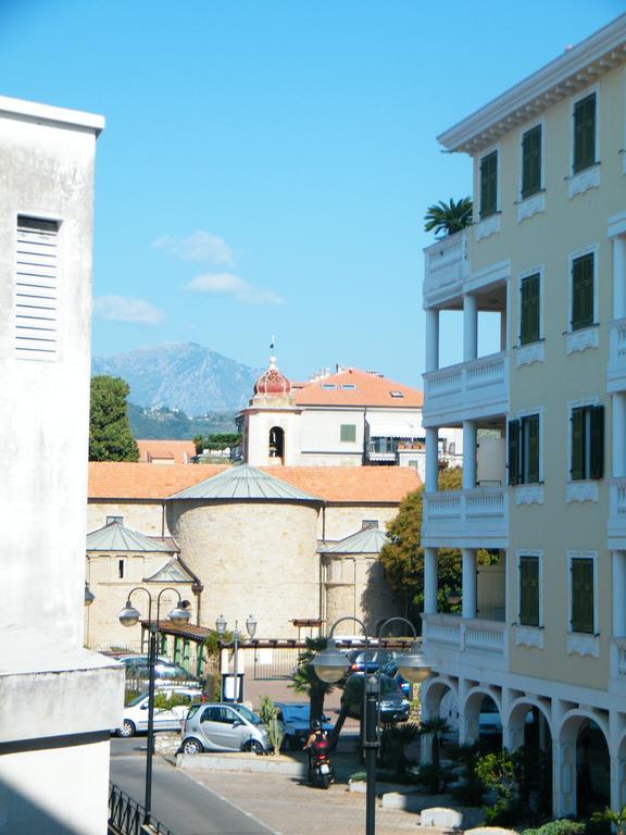 Appartmento Vacanze I Provenzali Бордихера Екстериор снимка